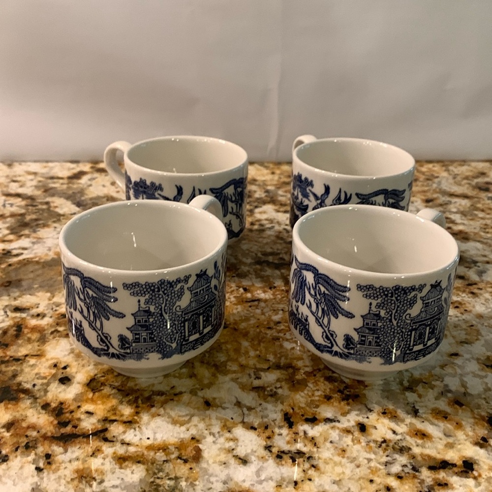 Set of 4 Churchill Blue Willow mugs.